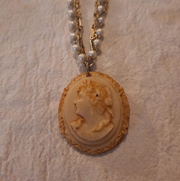 Vintage cameo and pearl necklace - Picture 2 of 5